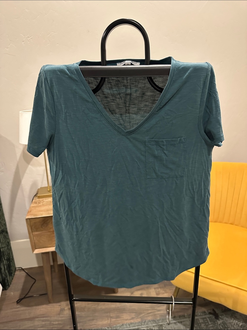 Green Envelope Women's Teal V-Neck Short Sleeve Pocket Tee